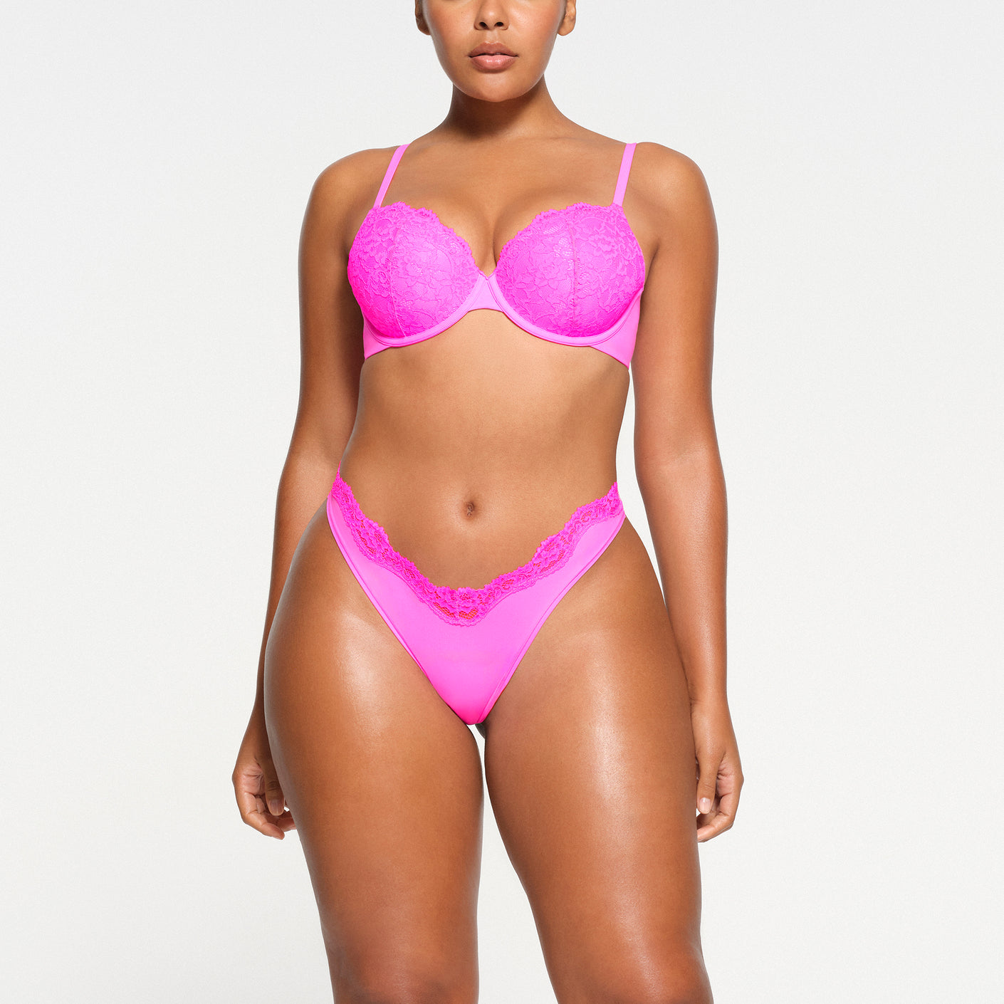 Skims T-shirt Bra in Pink