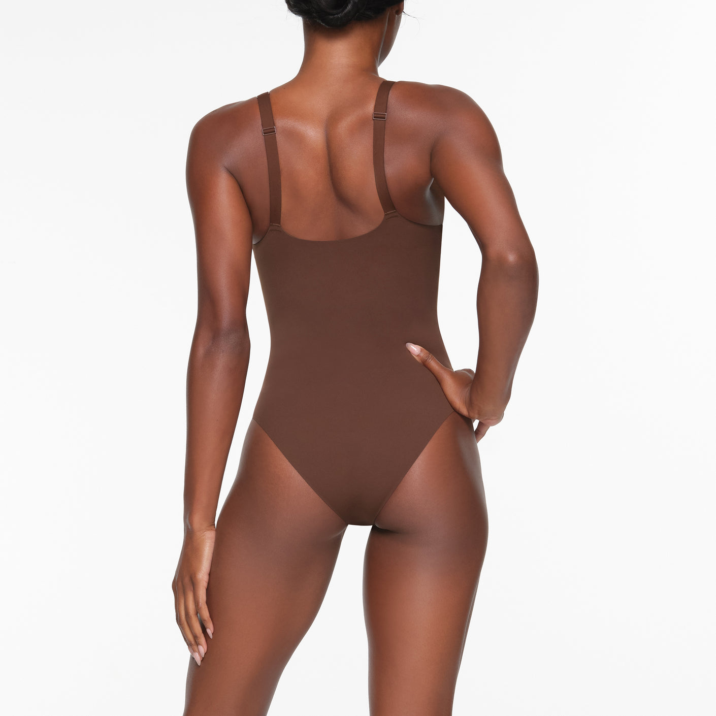 What type of bra should I wear with the Babaton Contour V-Beck Bodysuit? :  r/Aritzia