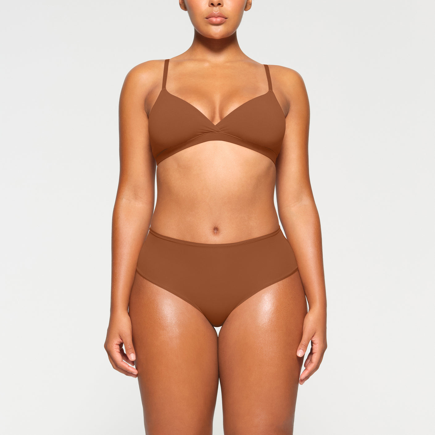 FITS EVERYBODY CROSSOVER BRALETTE | BRONZE