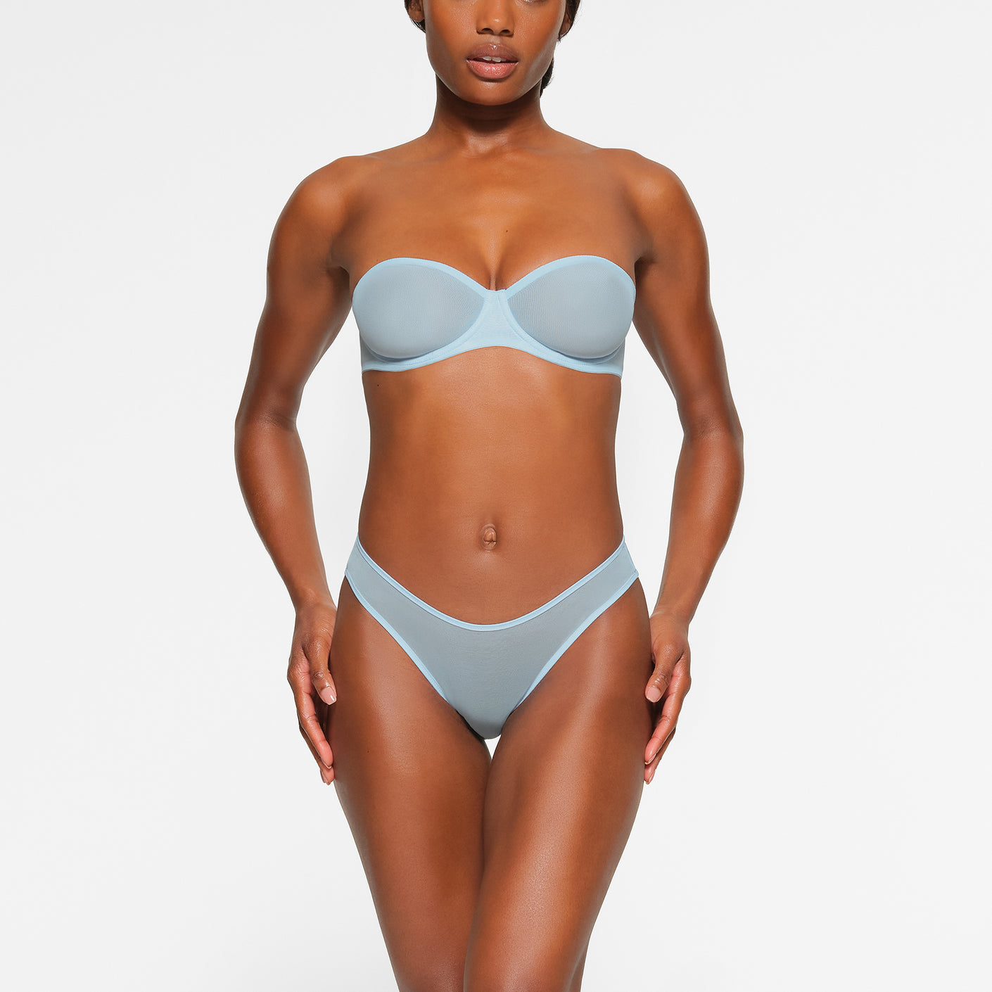 SKIMS on X: The Mesh Strapless Bra is the ideal strapless styling solution  featuring fully convertible, detachable straps that allow for strapless,  racer back, halter, one shoulder and wide strap options. Available