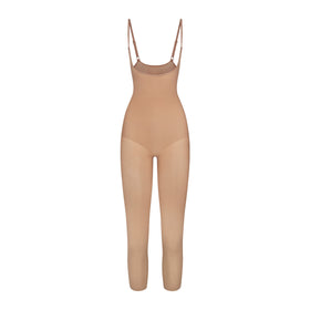 SKIMS Sculpting bodysuit mid thigh with open gusset xxs/xs (for uk6/8 +  butt lifting), Women's Fashion, New Undergarments & Loungewear on Carousell