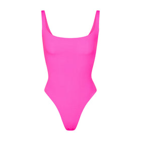 NWT SKIMS SEAMLESS SCULPT THONG BODYSUIT in SUGAR PINK (Size