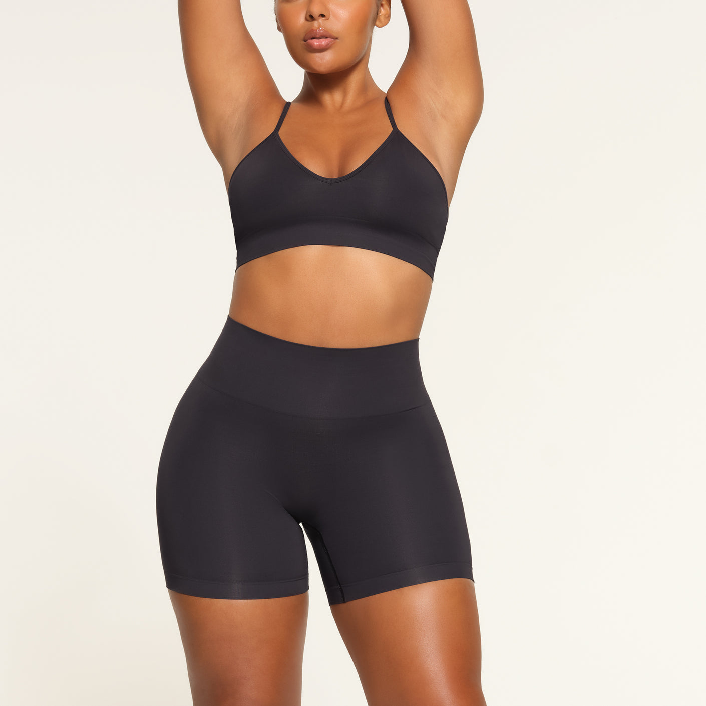 SOFT SMOOTHING SEAMLESS SHORT | GRAPHITE