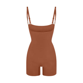 SEAMLESS SCULPT STRAPLESS SHORTIE BODYSUIT, SAND