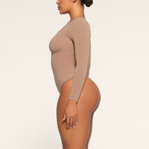 SEAMLESS SCULPT LONG SLEEVE THONG BODYSUIT