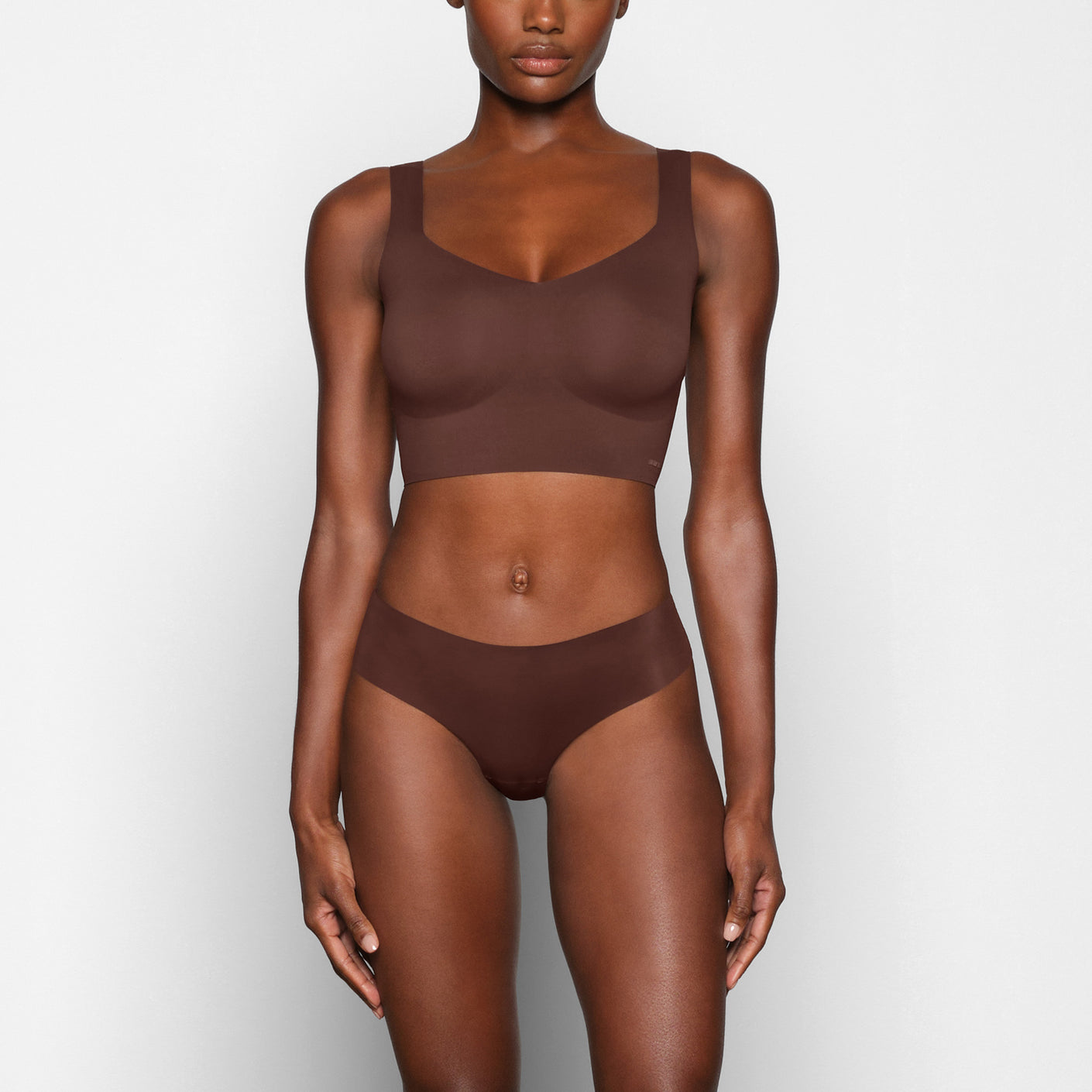 SKIMS DEEP PLUNGE SHAPEWEAR BRA in cocoa size medium - $49 New With Tags -  From Marissa