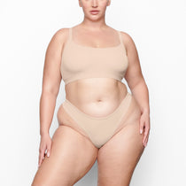 Trying the new @SKIMS Fits Everybody T-Shirt Demi Bra in 36DDD Mica #s