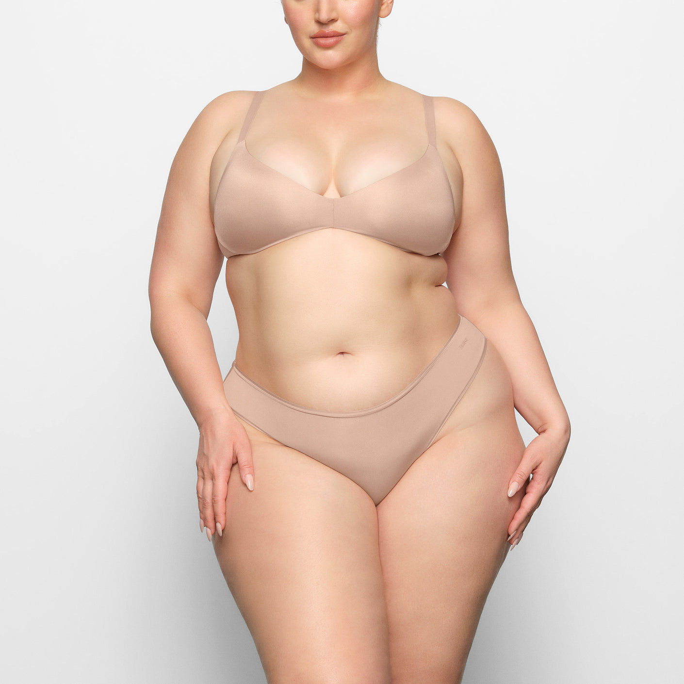 SKIMS NWT Wireless Form Push Up Plunge Bra in color clay size 38DDD - $30  New With Tags - From Marissa