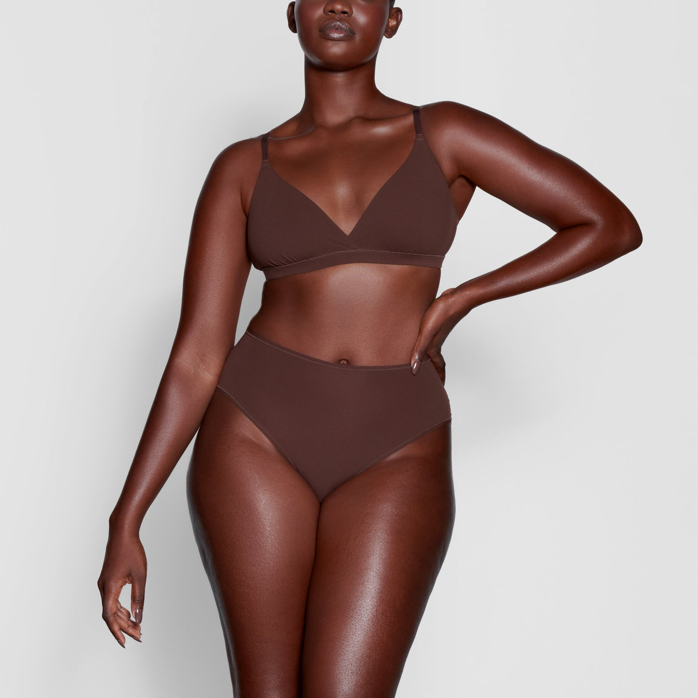 FITS EVERYBODY CROSSOVER BRALETTE | COCOA