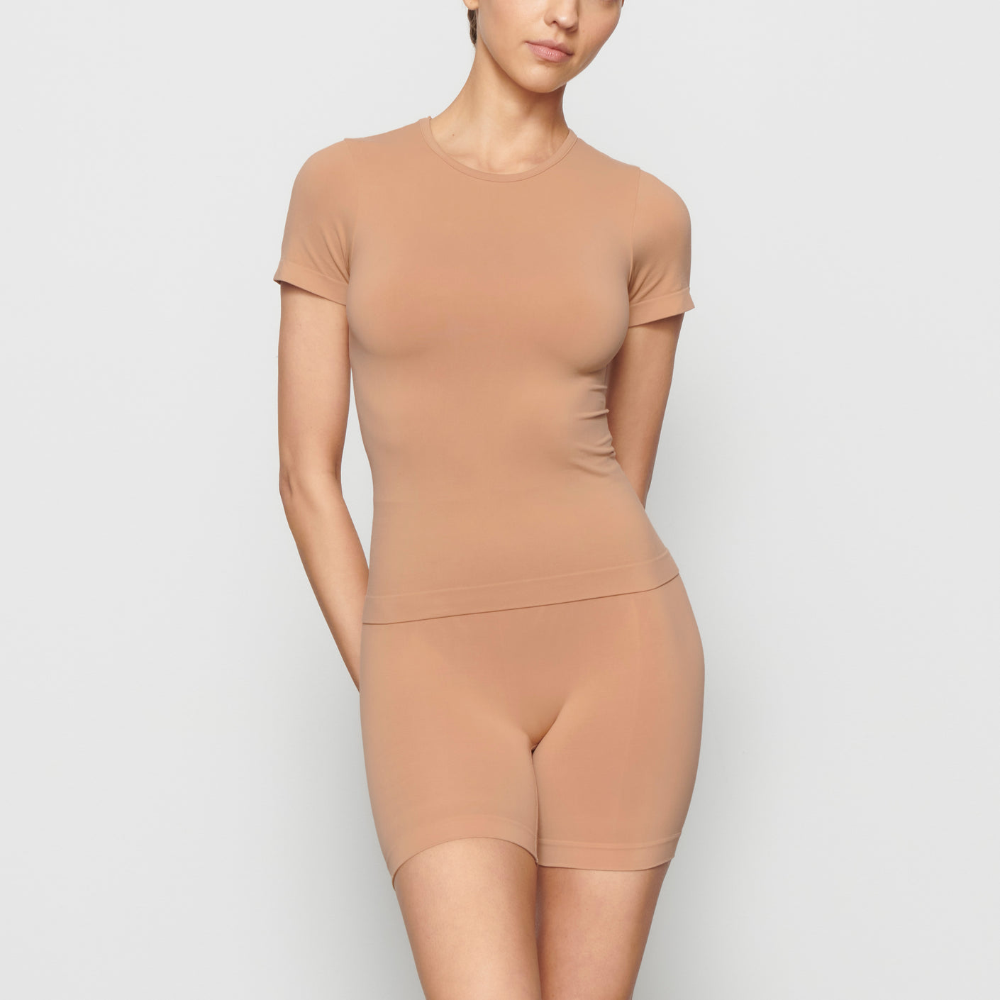 SOFT SMOOTHING SEAMLESS T-SHIRT | OCHRE