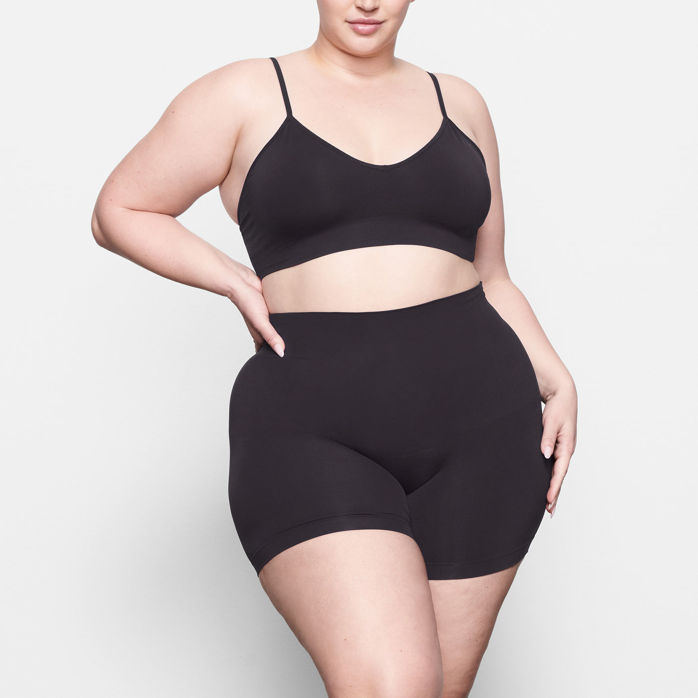 SOFT SMOOTHING SEAMLESS BOY SHORT