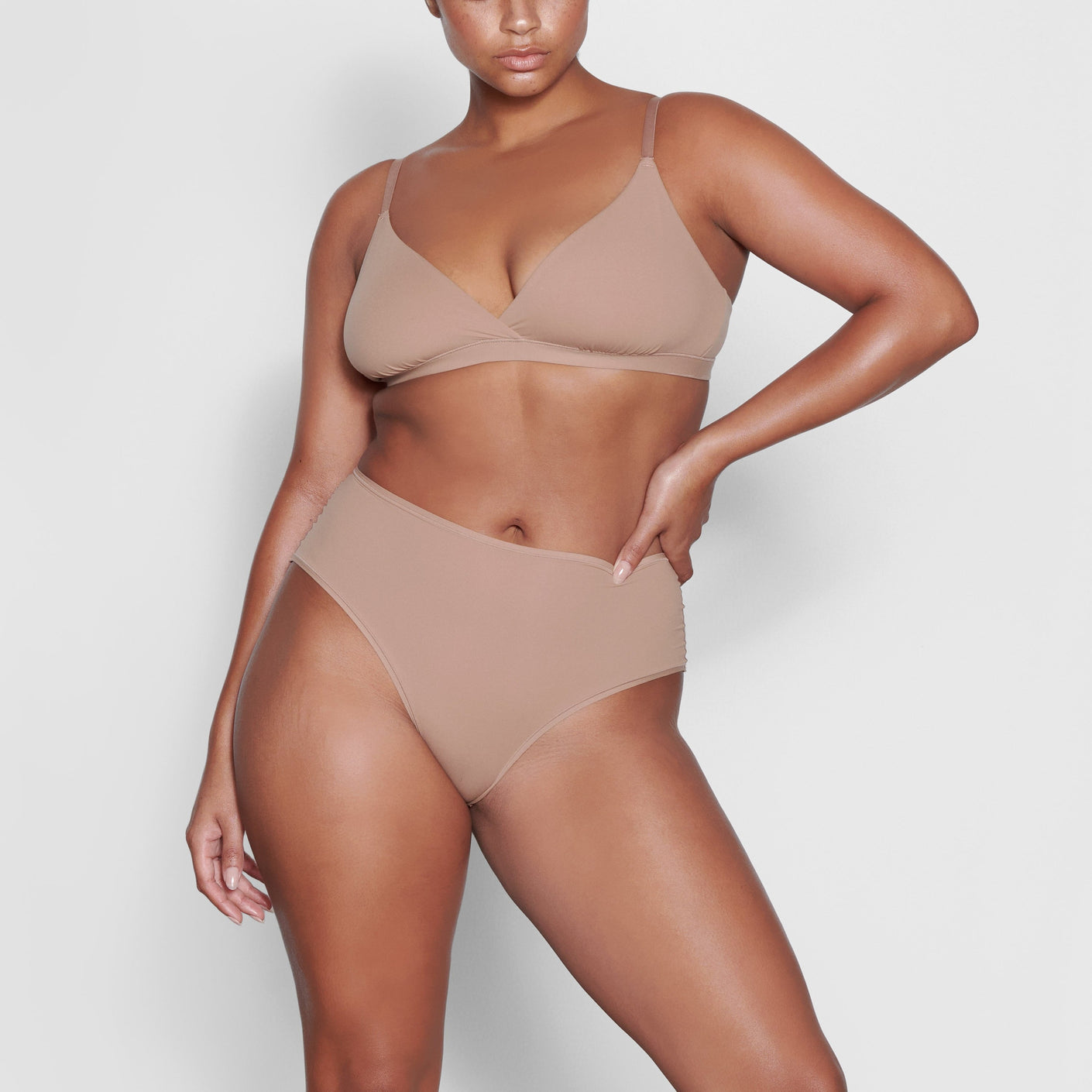 me 🤝 @skims ! still obsessing. This is the color sienna in a size