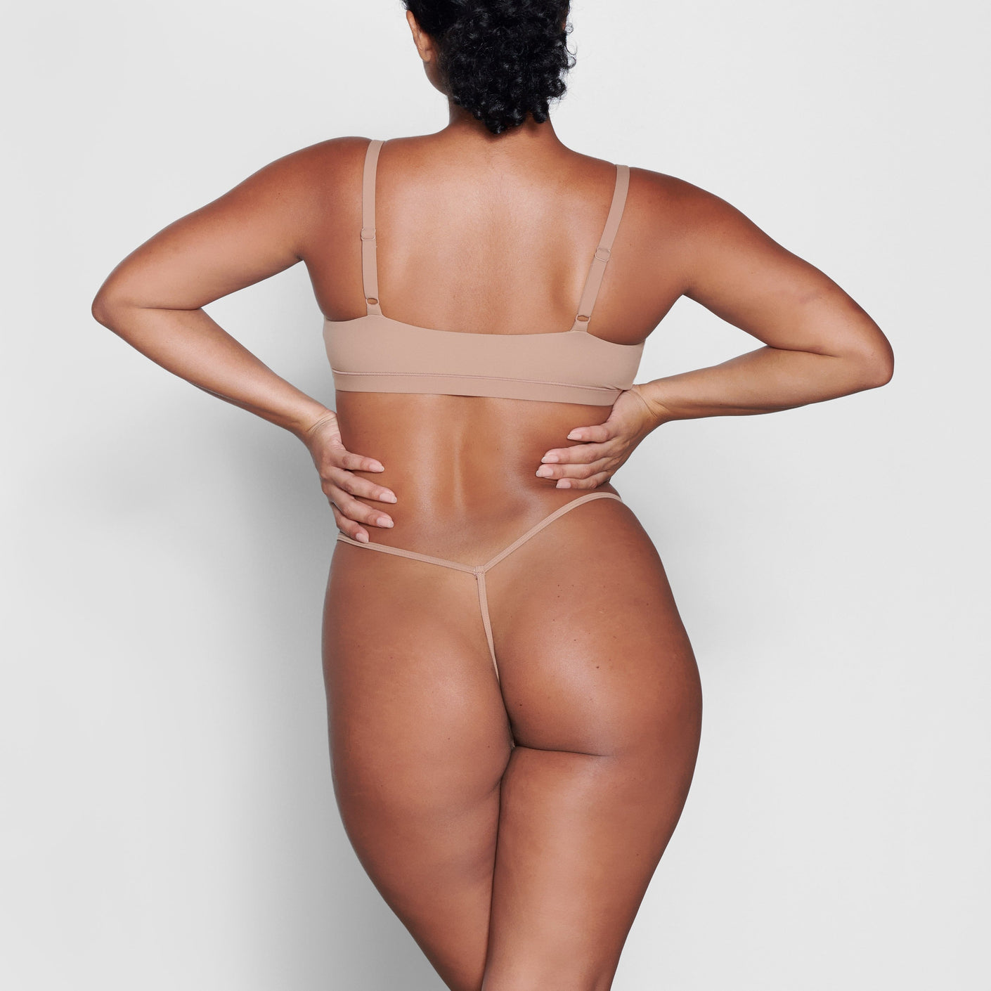 FITS EVERYBODY T-STRING THONG | SIENNA