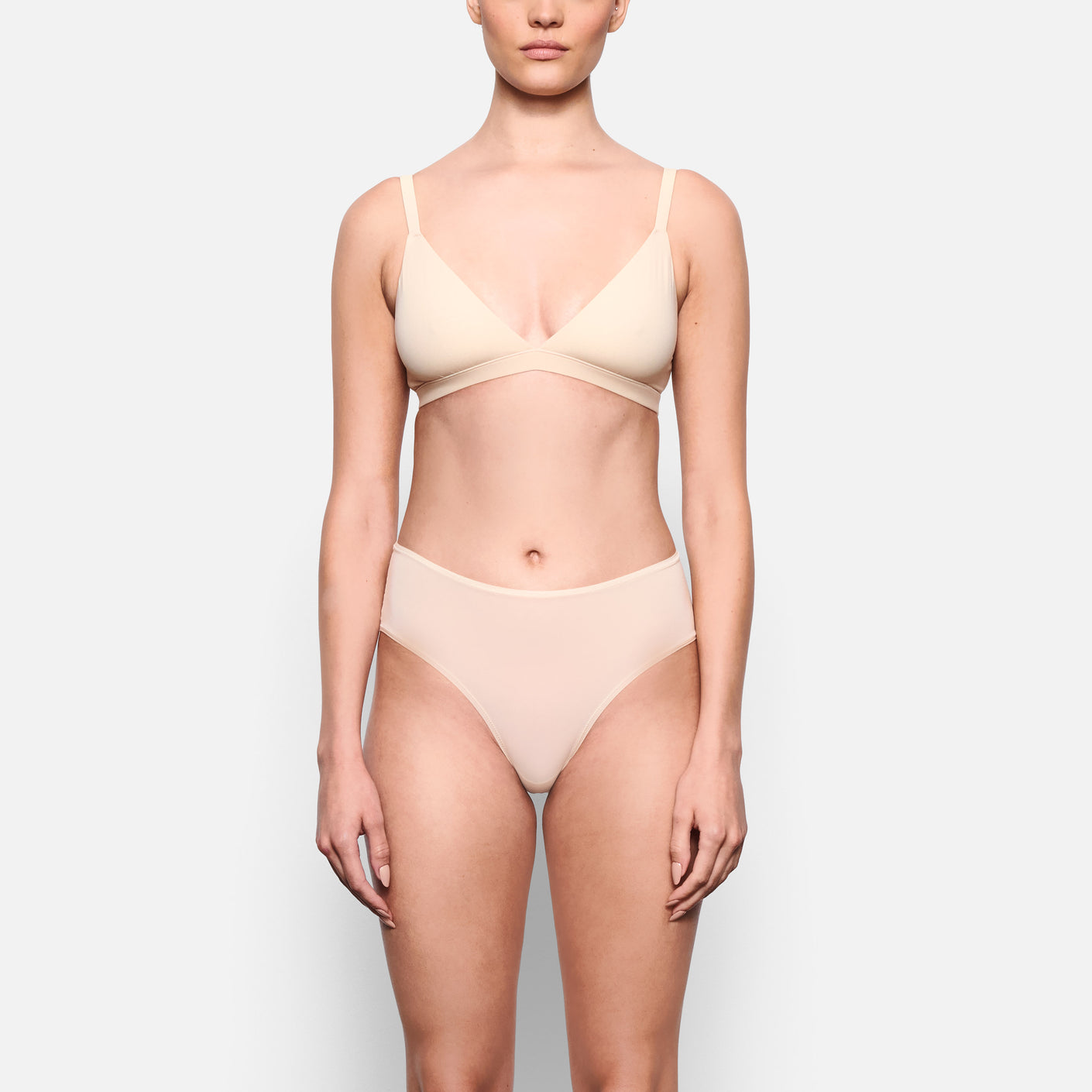 SKIMS - Designed with seamless, buttery soft fabric that molds to your  skin, the Fits Everybody Scoop Neck Bra was made for everyday wear. Shop  Fits Everybody underwear