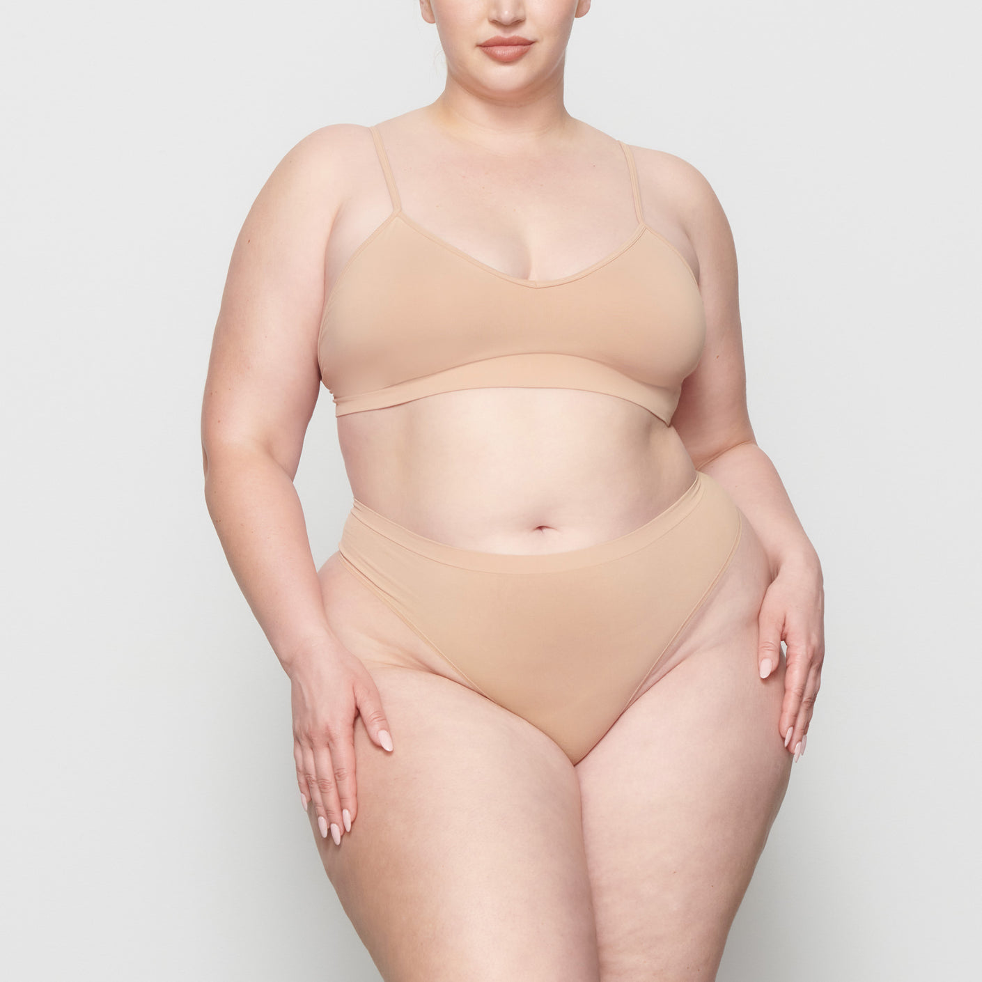 SOFT SMOOTHING SEAMLESS THONG | CLAY