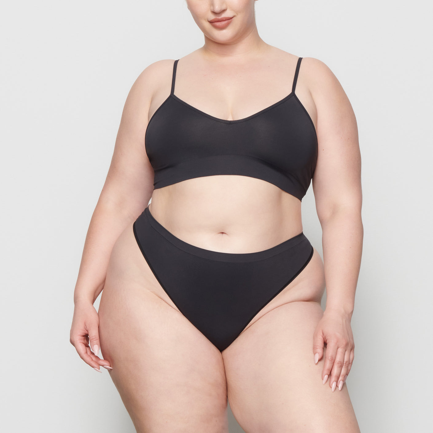 SOFT SMOOTHING SEAMLESS THONG | SIENNA