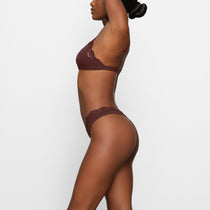 SKIMS Fits Everybody Lace Dipped Thong - Cocoa