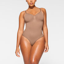Reviewing the new and improved, viral @skims seamless sculpt bodysuit.  Y'all know how much I love the OG, now the bodysuit comes in sin