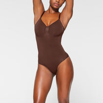 SKIMS Sculpting Thong Bodysuit In Cocoa S/M - Tops & blouses