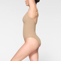 Track Seamless Sculpt Strapless Shortie Bodysuit - Clay - XL at Skims