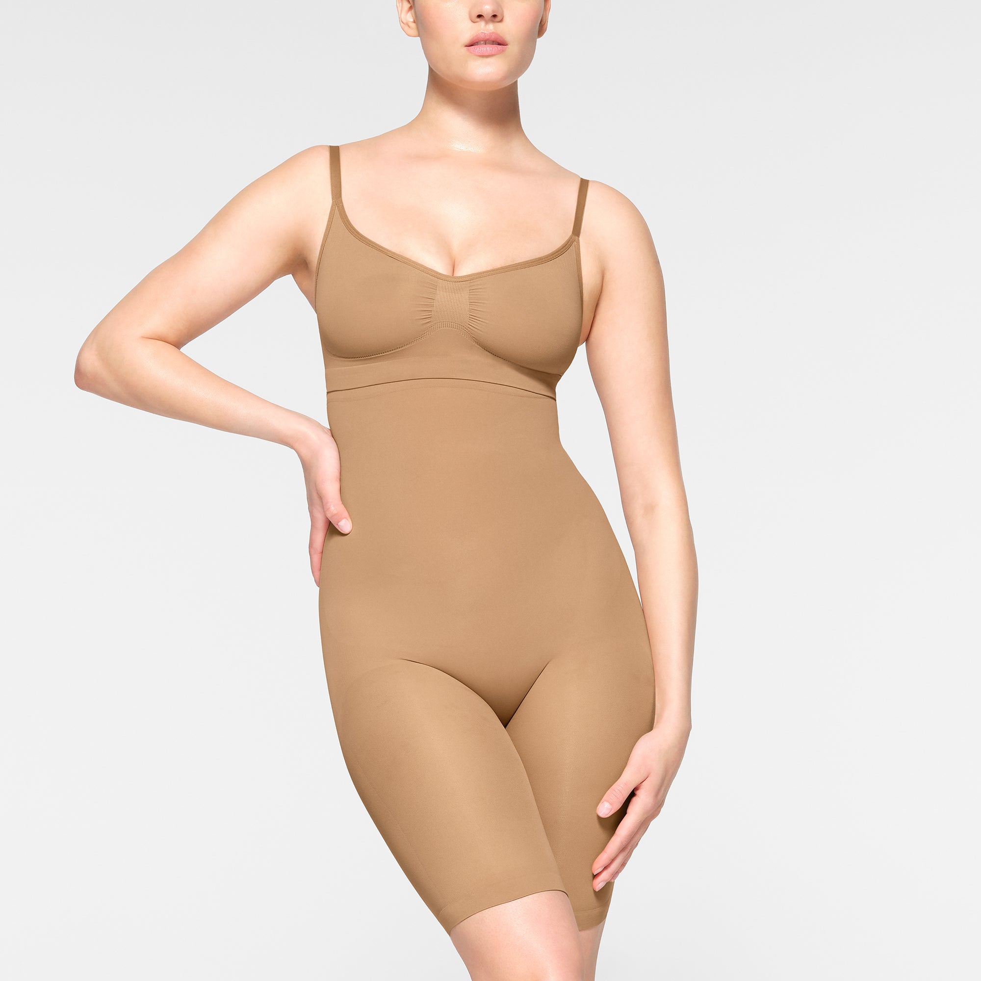 SKIMS High-Waisted Above The Knee Short | Medium Neutral