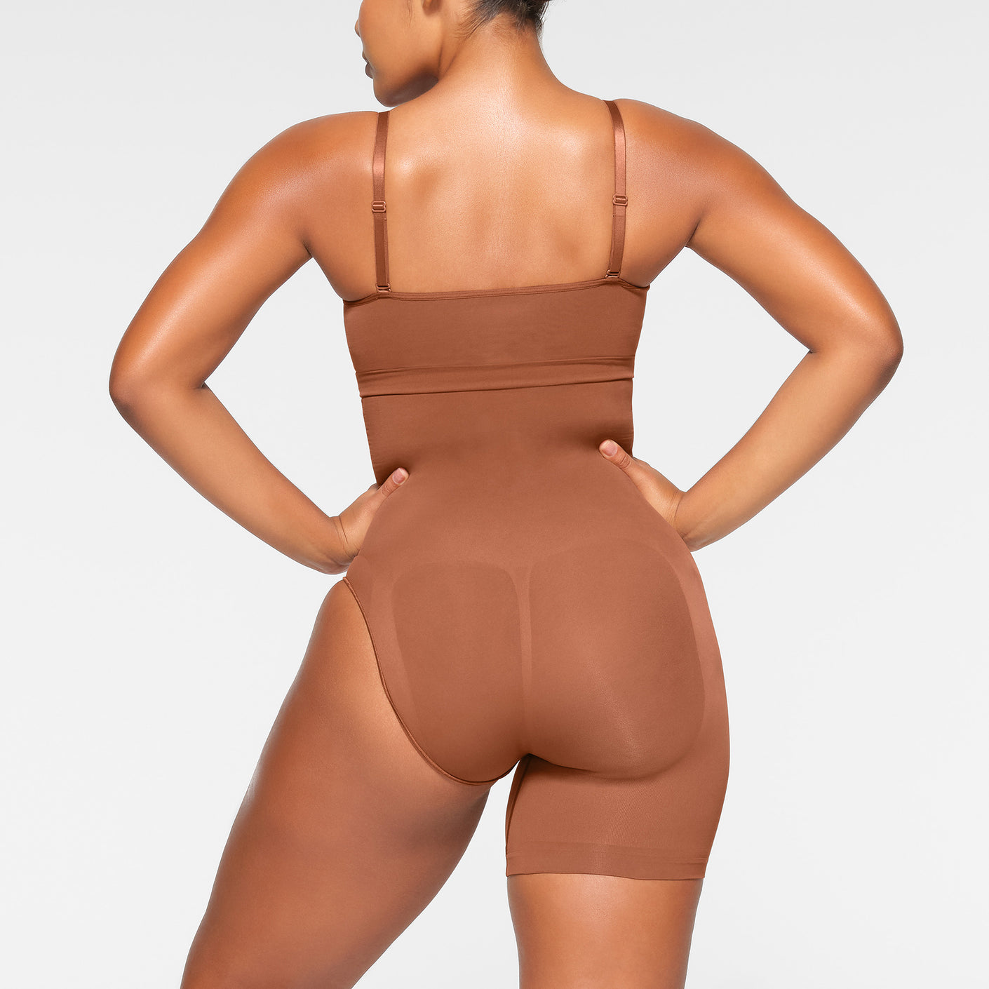 SKIMS on X: Scared of your shapewear showing? Our innovative designs  ensure invisible sculpting–no added lines or bulk. Discover more at The Shapewear  Shop.   / X