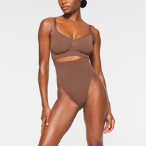 Купить Утягивающий корсет Skims Sheer Sculpt Thong Bodysuit Jasper XL, цена  4 790 руб — (176016844178), США