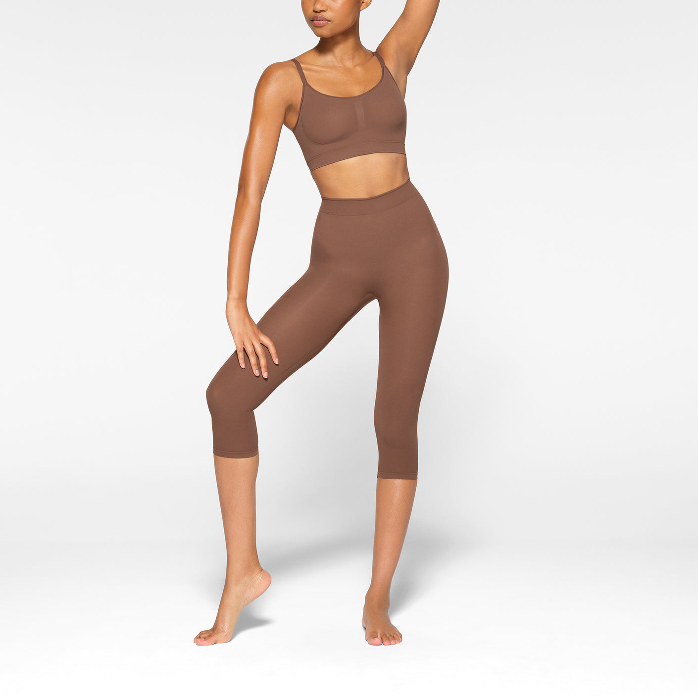 EVERYDAY SCULPT MID WAIST CAPRI