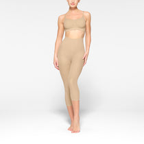 Track Everyday Sculpt Mid Waist Capri - Sand - S at Skims