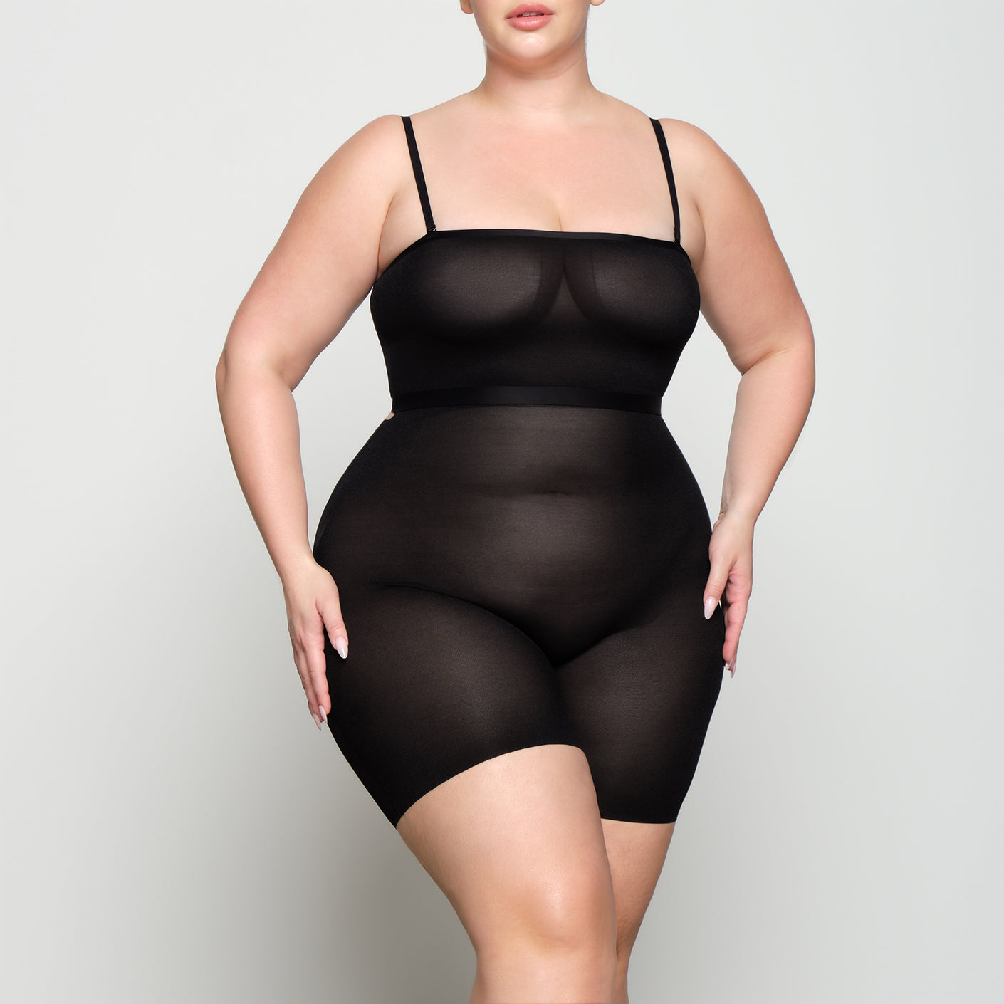 SKIMS Sculpting Short Mid Thigh Open Gusset Shapewear NWT Onyx