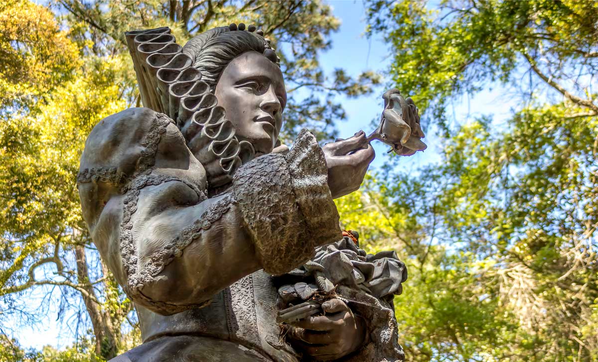 Queen Elizabeth Statue at the Elizabethan Gardens in Manteo, North Carolina