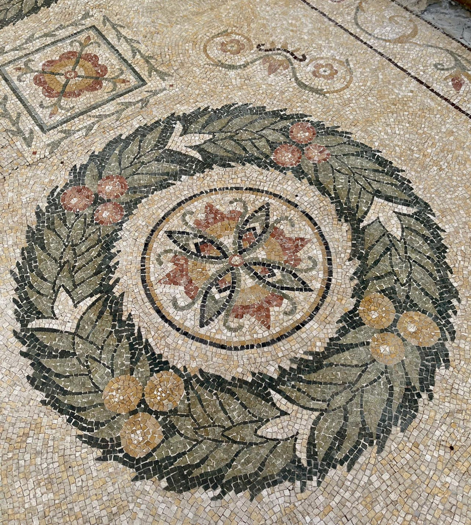 dettaglio di un pavimento romano a mosaico di marmo