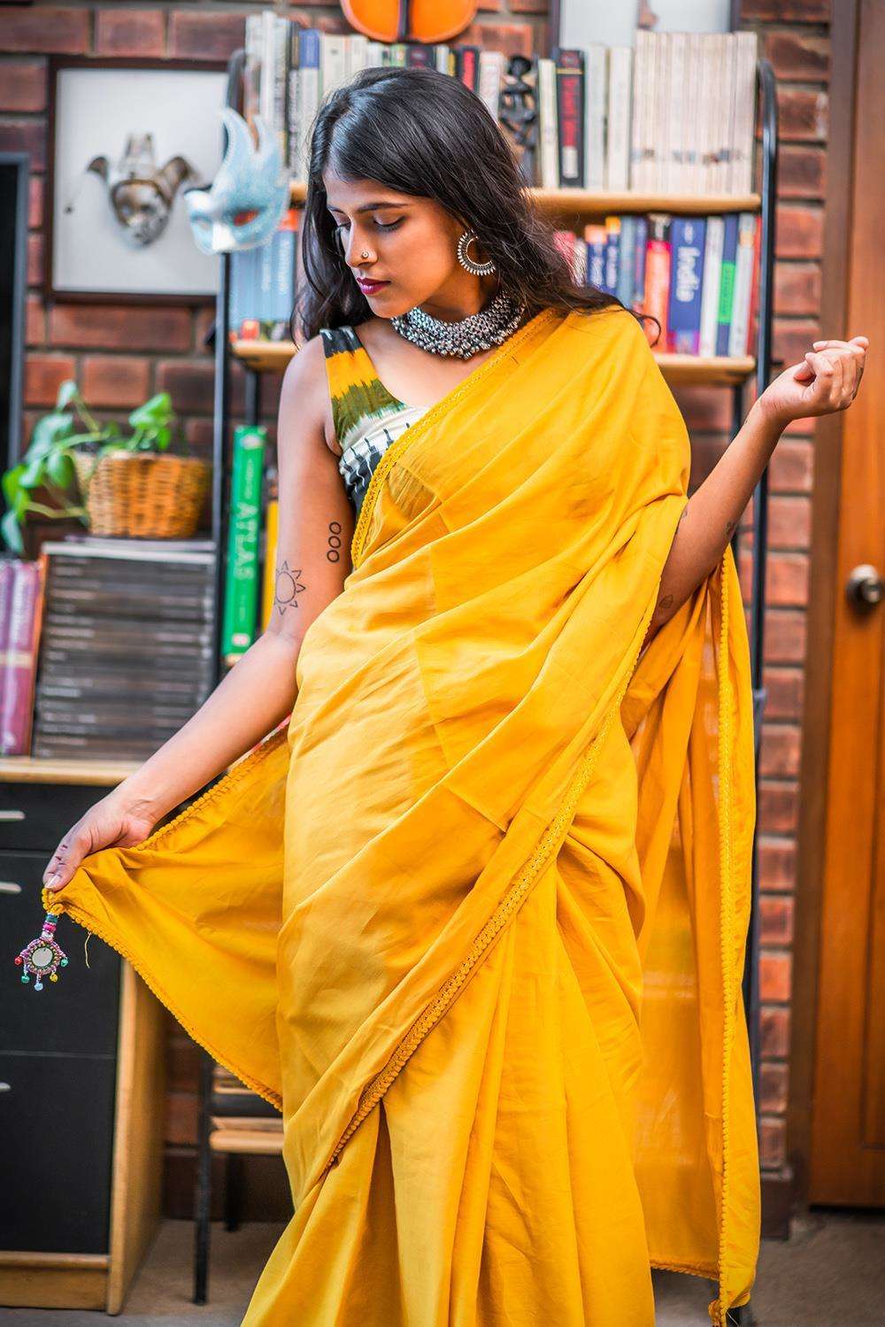 You can't live an Indian life without a saree 🫶 Jewellery by : @teejhindia  🌼 xs | Instagram