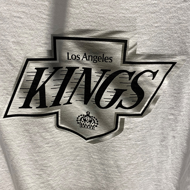 UNDEFEATED X LA KINGS SLAPSHOT LONG SLEEVE TEE