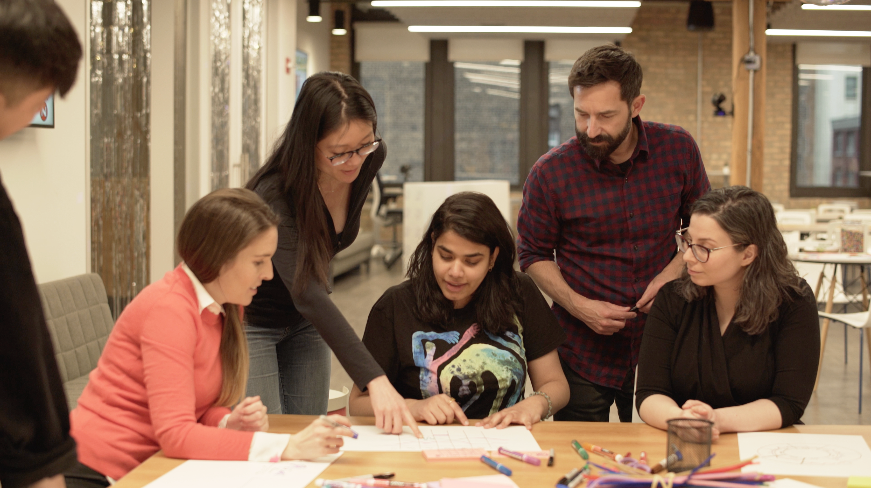 A group of people brainstorming around a table.