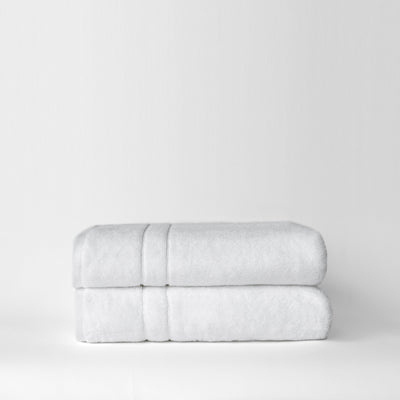 https://cdn.shopify.com/s/files/1/0259/9144/6574/products/WhiteBathTowel-3_400x400_crop_center.jpg?v=1674080957