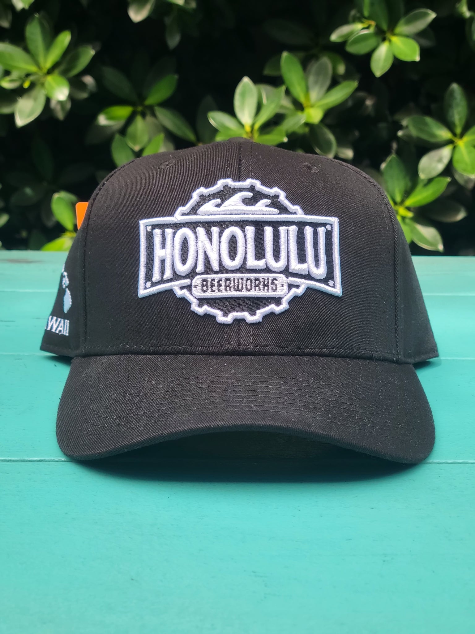 Curved Bill Black & White Hat – Honolulu Beerworks