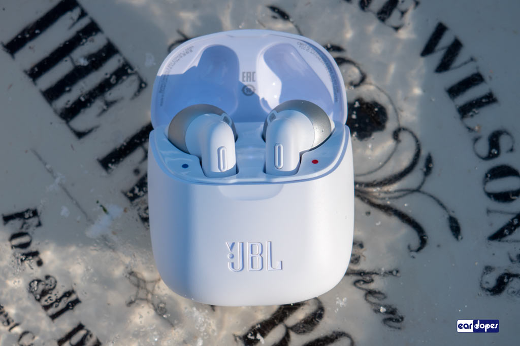 JBL Tune 225tws Review charging case battery