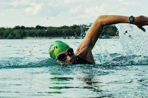 swimming with contact lenses