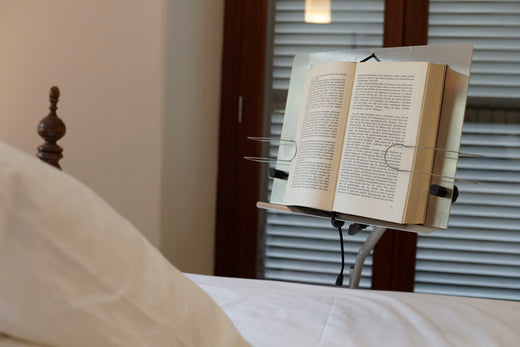 Bücherhalterung für Bett, in alle Richtungen einstellbar, aus stabilem Metall