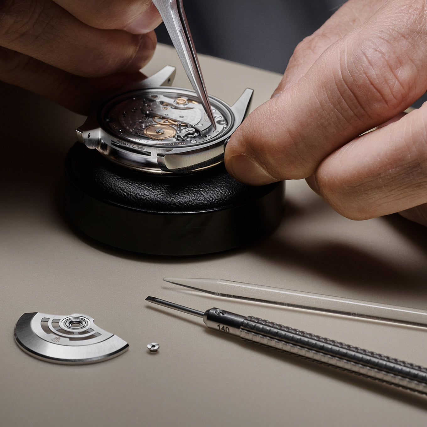 rolex-servicing-procedure-dismantling-of-the-movement