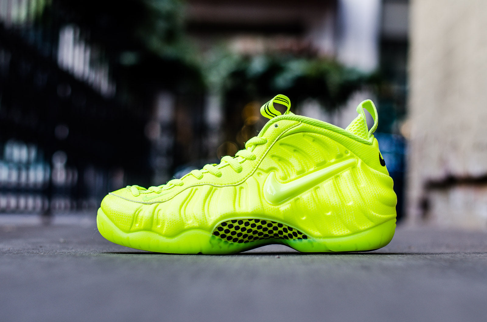 nike air foamposite pro volt