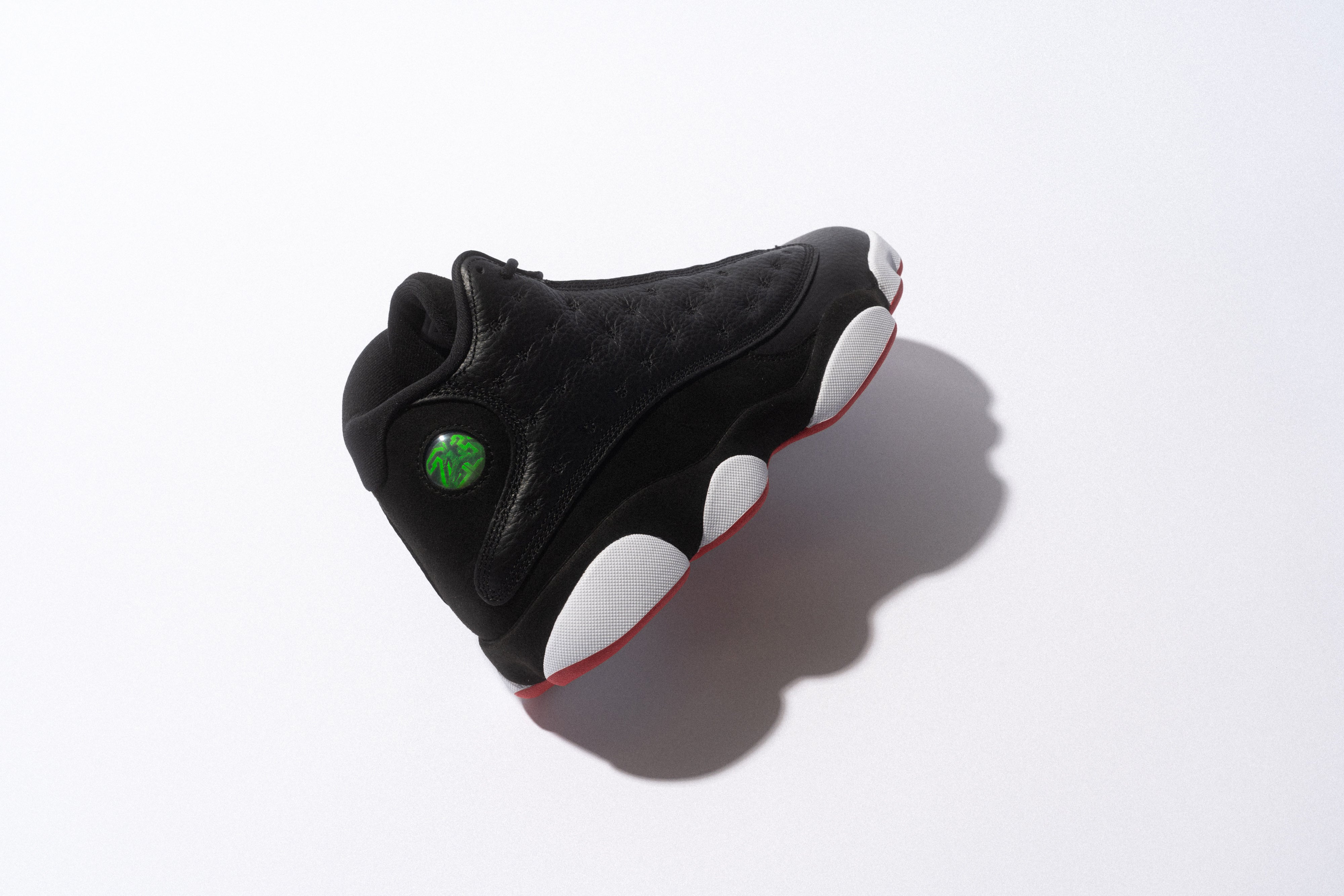 Air Jordan 13 retro & OG archive collection .