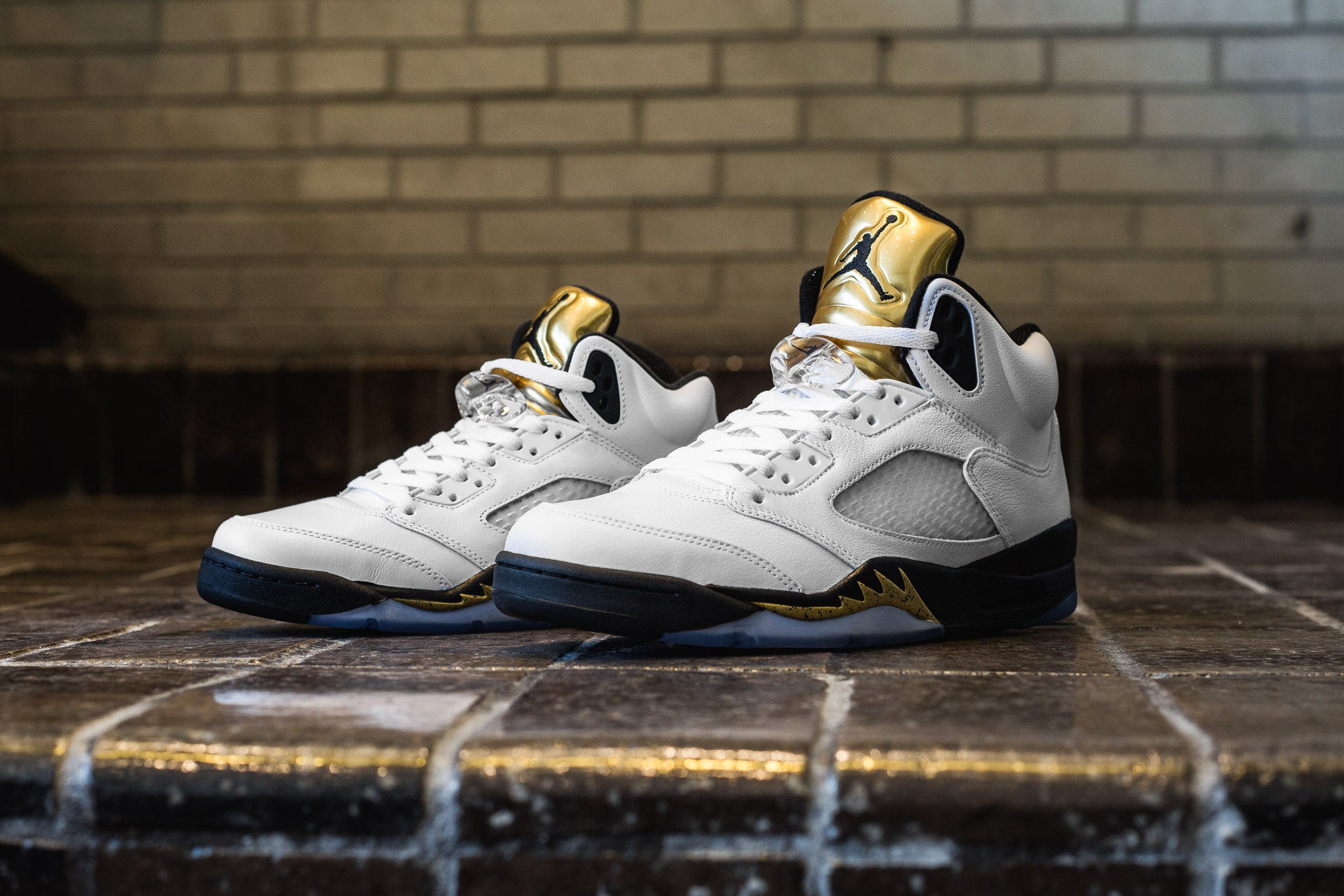 gold coin jordan 5