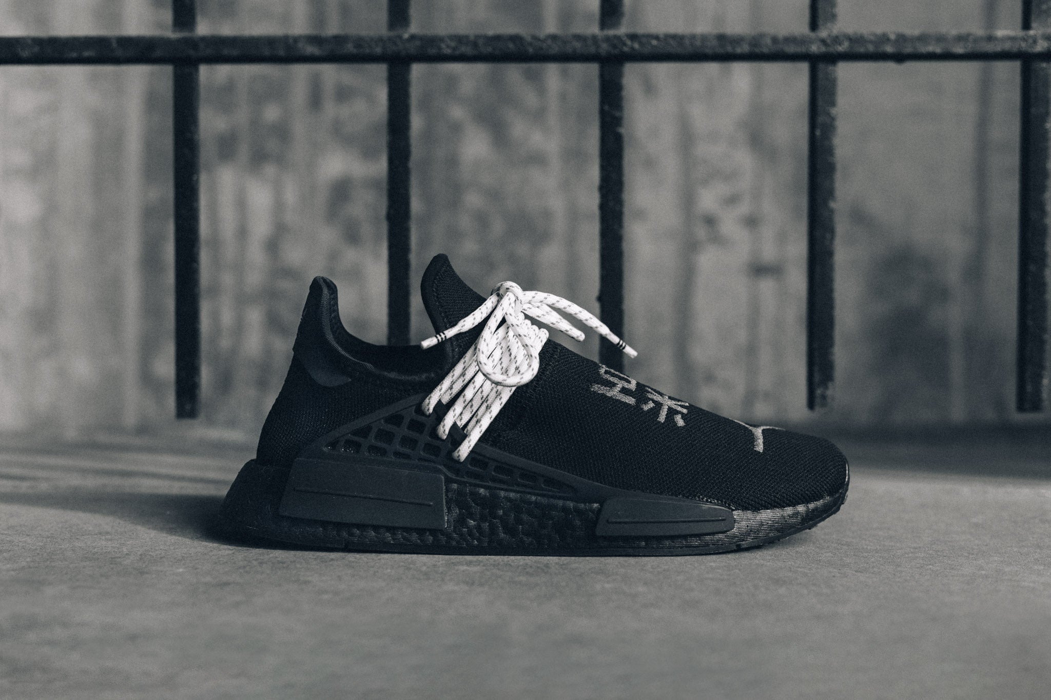 adidas hu nmd black