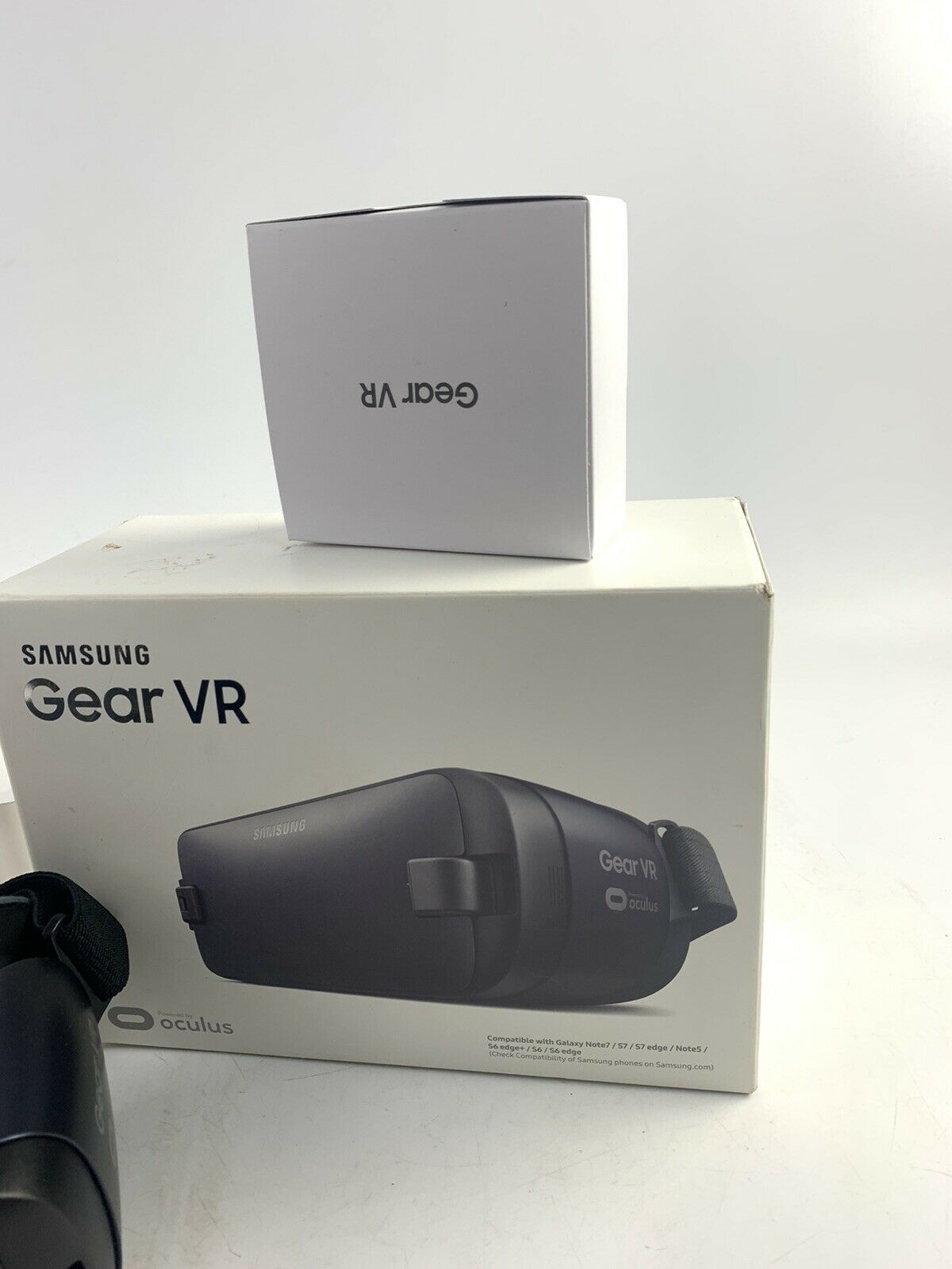 Samsung Gear VR 2 Virtual Reality SM-R323 -10998 – The Antique Emporium