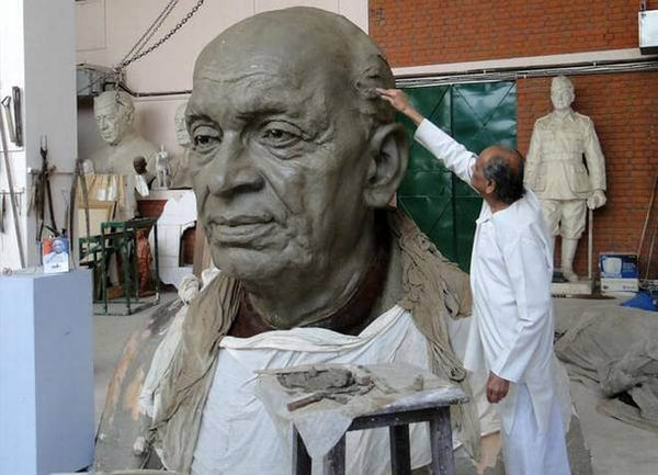 Ram V. Sutar Sculpteur Indien