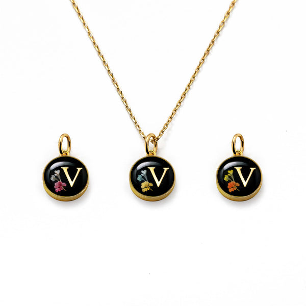 Dainty Diamond Initial necklace in letter V - The Perfect Diamond