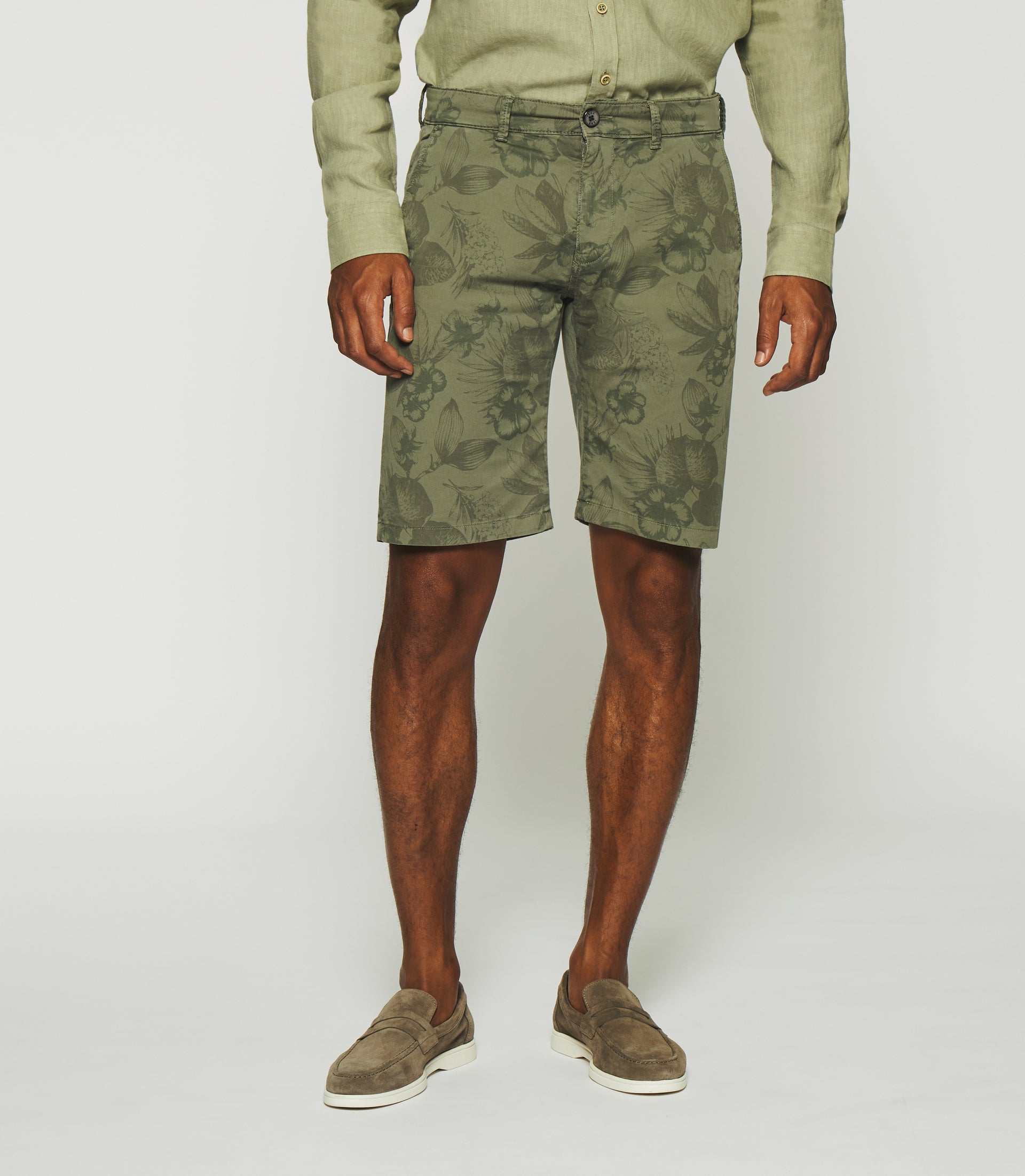 Urban shorts with khaki print SACHA