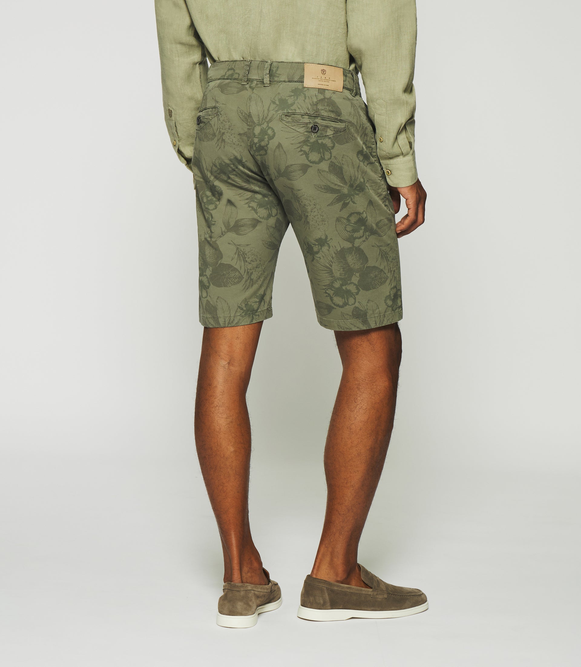 Urban shorts with khaki print SACHA